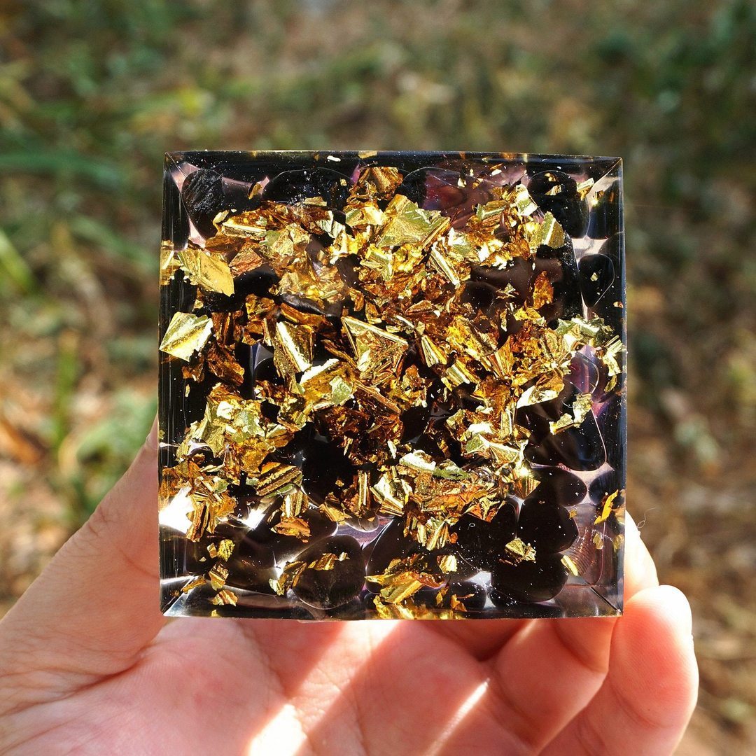 Natural Tiger Eye Orgonite Pyramid Healing Crystals Centerpiece Energy Generator Reiki Chakra Multiplier Orgone Amethyst Meditation