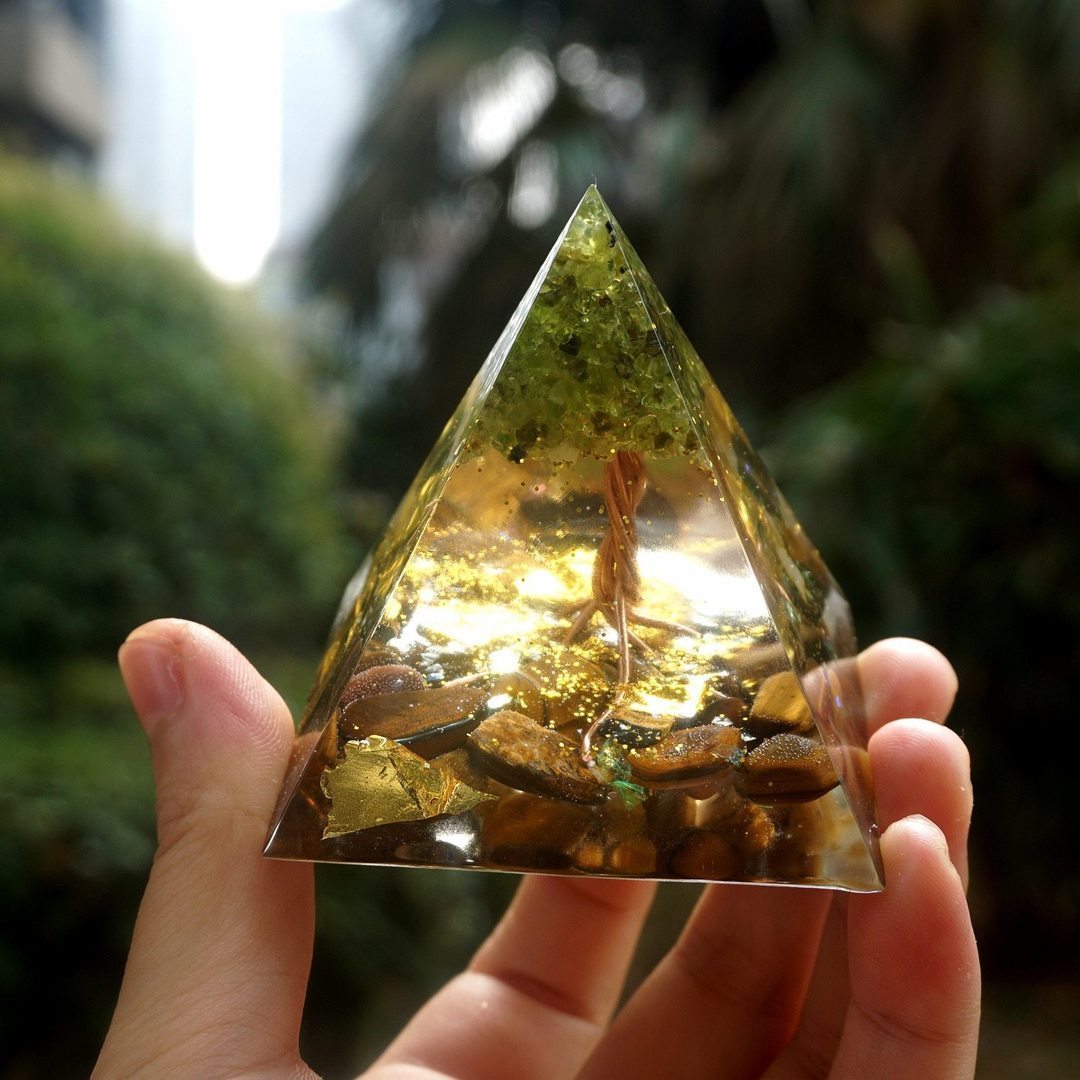 Natural Tiger Eye Orgonite Pyramid Healing Crystals Centerpiece Energy Generator Reiki Chakra Multiplier Orgone Amethyst Meditation