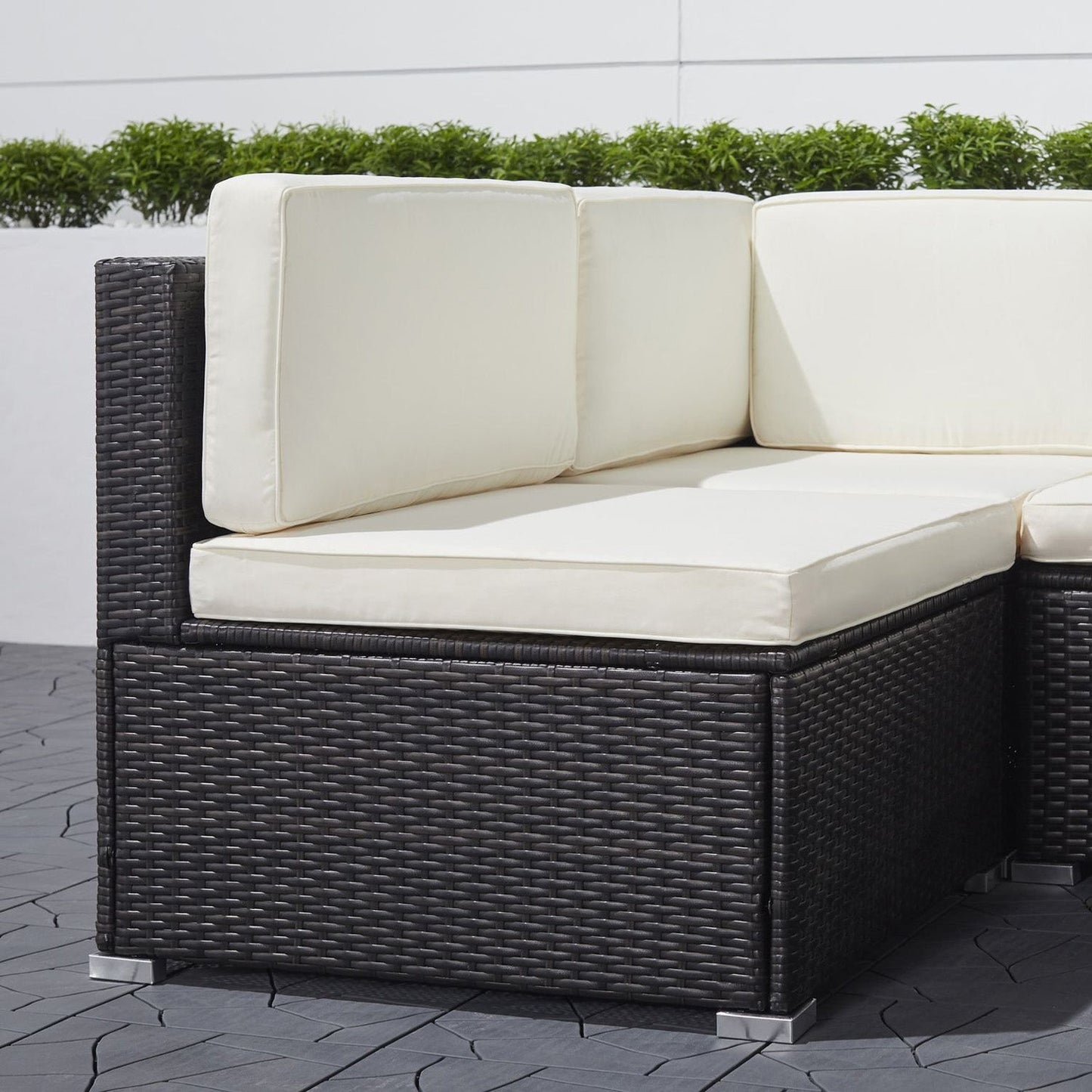 Vifah Venice 7-piece Classic Outdoor Wicker Sectional Sofa with Seat